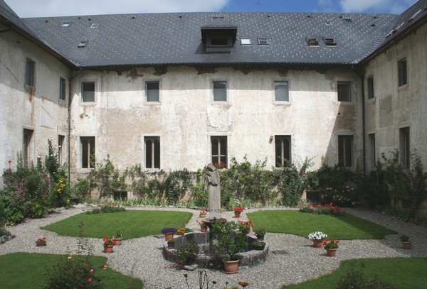 Cloître avant
