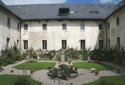 Cloître avant